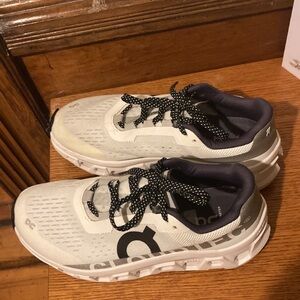On Cloudmonster White OC women’s sz 7.5
